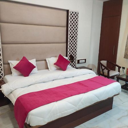 Hotel Lav Kush Deluxe At Paharganj Nueva Delhi Exterior foto